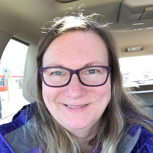 Meet your Posher, Christa - Picture 2 of 4